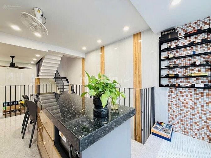 GIÁ CỰC HIẾM Đ DIỆP MINH CHÂU, TÂN PHÚ.GẦN TRƯỜNG THCS TRẦN QUANG KHẢI
