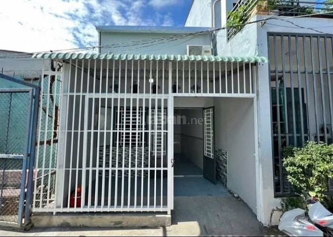 cần bán gấp căn nhà 118m2 ở Tân Hiệp - Hóc Môn giá 715 triệu.