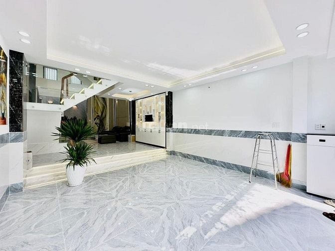 NHÀ CŨ GIÁ TỐT!! Nhà Nguyễn Kiệm giá siêu mềm chỉ 2tỷ560/DT 62M2 SHR