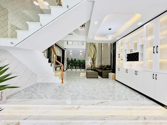 NHÀ CŨ GIÁ TỐT!! Nhà Nguyễn Kiệm giá siêu mềm chỉ 2tỷ560/DT 62M2 SHR