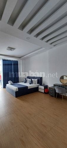 Cần bán gấp, MT đường Nguyễn Bá Huân, Quận 2, 204m2, 3 lầu. 38 tỷ