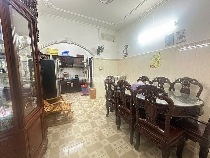 2lầu (4x17,2=68,8m2) mặt tiền thụt (liền kề mặt tiền) Thích Quảng Đức