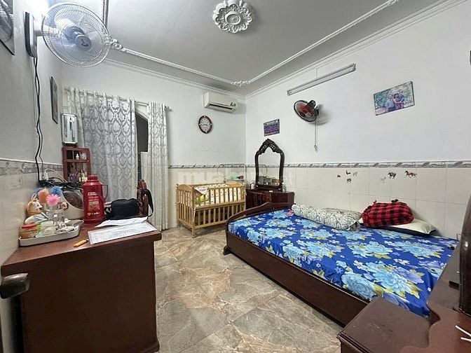 2lầu (4x17,2=68,8m2) mặt tiền thụt (liền kề mặt tiền) Thích Quảng Đức