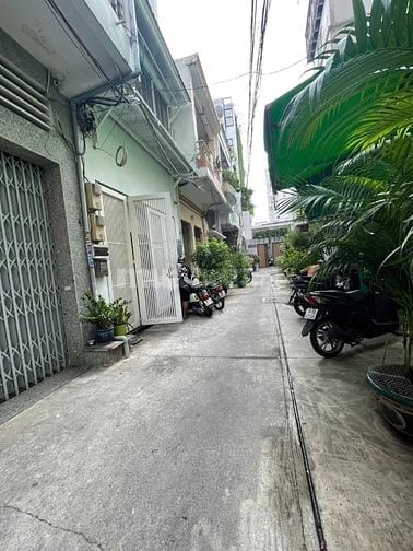 Bán nhà riêng 16,5 tỷ, 62m2, 9PN, 6WC, view đẹp tại Hai Bà Trưng, Tân 