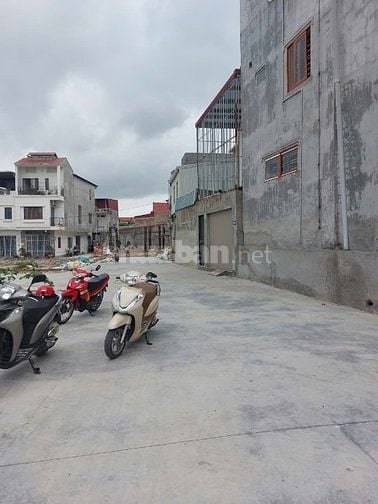 Bán lô đất đẹp ngay cạch đường Máng nước, cạnh chợ Vĩnh Khê, giá 2,4ỷ