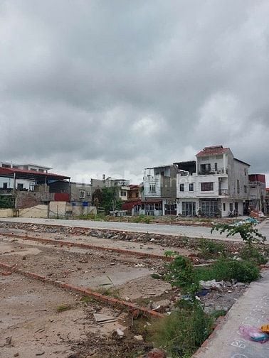 Bán lô đất đẹp ngay cạch đường Máng nước, cạnh chợ Vĩnh Khê, giá 2,4ỷ