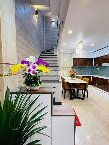 Bán gấp căn 80m² Thành Thái xây 1 trệt 4 lầu. Gần BV Nhi Đồng,hẻm 6m