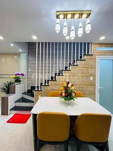 Bán gấp căn 80m² Thành Thái xây 1 trệt 4 lầu. Gần BV Nhi Đồng,hẻm 6m