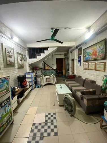 Cần bán gấp căn nhà mặt phố nguyễn khoái quận hai bà trưng HN.
