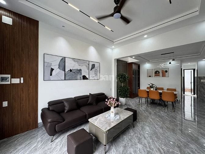 Chủ cần bán căn nhà tại đường Nguyễn Hữu Trí, Bình Chánh.