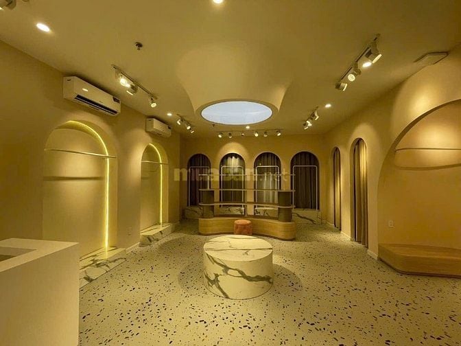TÒA NHÀ :DT:7m X11m / 8TẦNG LẦU/GIÁ:90triệu/tháng