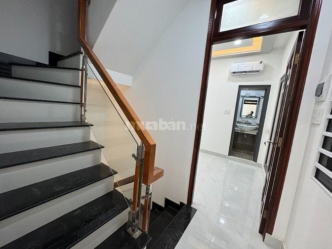 Bthự mini tkế Tân Cổ Điển mặt tiền thụt (sát và liền kế) Đoàn Thị Điểm