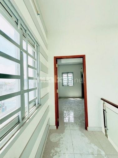 Bán nhà 4x20m trệt 2 lầu sân thượng. MT Đường mễ cốc P15Q8