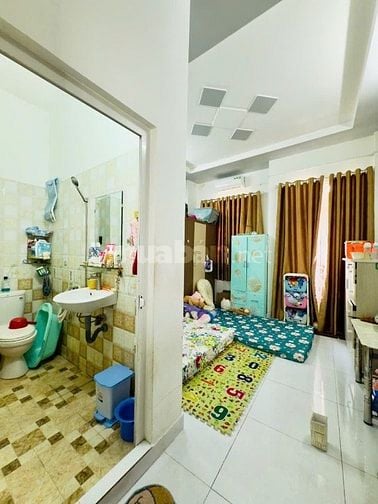 Bán nhà 4x20m trệt 2 lầu sân thượng. MT Đường mễ cốc P15Q8