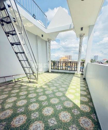 Bán nhà 4x20m trệt 2 lầu sân thượng. MT Đường mễ cốc P15Q8
