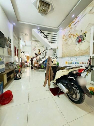 Bán nhà 4x20m trệt 2 lầu sân thượng. MT Đường mễ cốc P15Q8