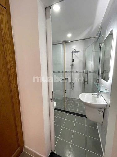 Đi nước ngoài định cư bán gấp nhà ở đường Cửu Long, phường 15, quận 10