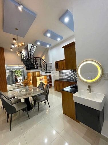 Đi nước ngoài định cư bán gấp nhà ở đường Cửu Long, phường 15, quận 10