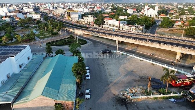 NHÀ CÓ DÒNG TIỀN > 5 TỶ/ Năm; NHÀ GÓC NGÃ 4 - 2 MT, GPXD 12 tầng
