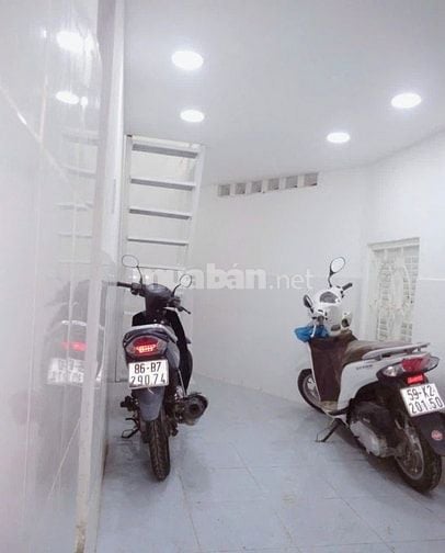 PHÒG NHỎ,DƯỚI ĐẤT, Tự DO,GÁC SUỐT,MÁYLẠNH, 1CHIẾC XE, rất tiện đi lại