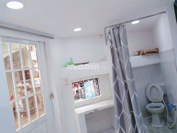 PHÒG NHỎ,DƯỚI ĐẤT, Tự DO,GÁC SUỐT,MÁYLẠNH, 1CHIẾC XE, rất tiện đi lại