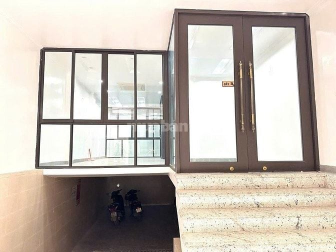 TOÀ NHÀ VP – OTO TRÁNH – TRUNG TÂM – THANG MÁY – CÓ HẦM