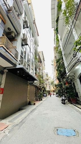 TOÀ NHÀ VP – OTO TRÁNH – TRUNG TÂM – THANG MÁY – CÓ HẦM