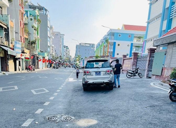 BÁN NHÀ HẺM XE HƠI CHẤN HƯNG 5TẦNG NGAY CMT8-SÁT BÊN KHU BẮC HẢI 7,3TỶ