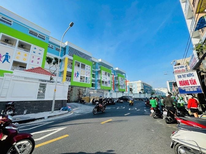 BÁN NHÀ HẺM XE HƠI CHẤN HƯNG 5TẦNG NGAY CMT8-SÁT BÊN KHU BẮC HẢI 7,3TỶ