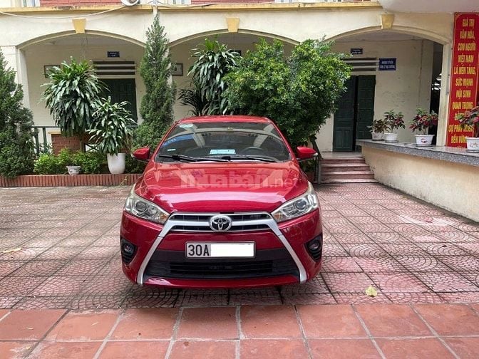 Gia đình cần bán chiếc xe ô tô Toyota Yarit 1.3 G sx 2015 màu đỏ
