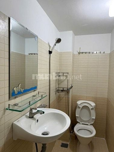 Cho thuê nhà mặt tiền Lạc Long Quân, P.8, Q. Tân Bình giá 16tr