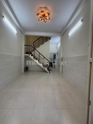 Cho thuê nhà mặt tiền Lạc Long Quân, P.8, Q. Tân Bình giá 16tr