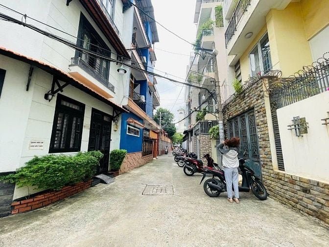 Chính chủ sang gấp đất Huỳnh Văn Bánh, P13 Phú Nhuận,Giá 2tỷ4 70m2