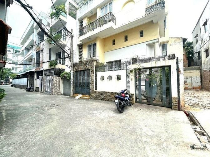 Chính chủ sang gấp đất Huỳnh Văn Bánh, P13 Phú Nhuận,Giá 2tỷ4 70m2