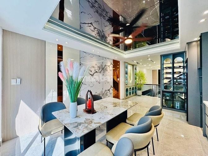 Đi nước ngoài định cư bán gấp nhà ở đường Ký Hoà, phường 11, quận 5, g