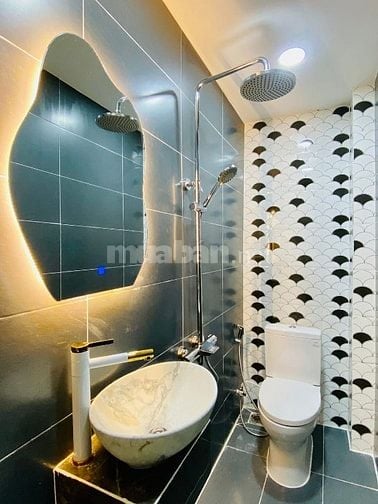 Đi nước ngoài định cư bán gấp nhà ở đường Tuệ Tĩnh, phường 11, quận 11