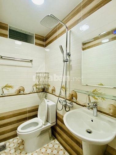 Đi nước ngoài định cư bán gấp nhà ở đường Tuệ Tĩnh, phường 11, quận 11