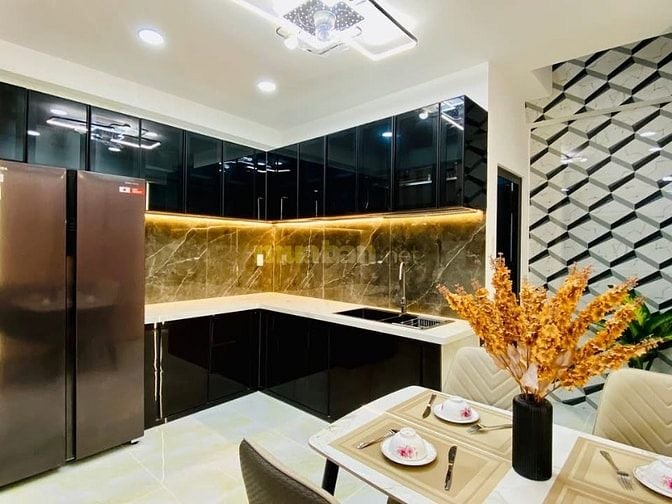 Đi nước ngoài định cư bán gấp nhà ở đường Tuệ Tĩnh, phường 11, quận 11