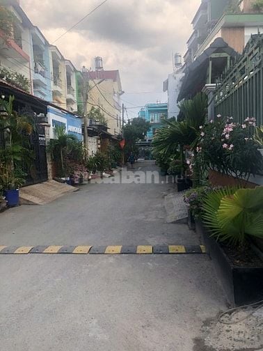 Đất mặt tiền bờ kênh Thạnh Xuân 25, Q 12, HCM
