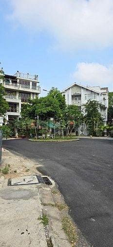 68 tr/th: Cho thuê villa 10x20m, hầm, 3 tầng ngay Công viên khu APAK