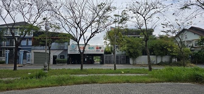 68 tr/th: Cho thuê villa 10x20m, hầm, 3 tầng ngay Công viên khu APAK