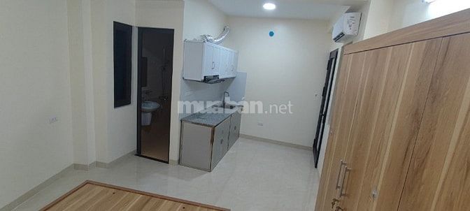 Phòng studio 23m2,Tầng 3,03 cửa sổ.Thang máy.