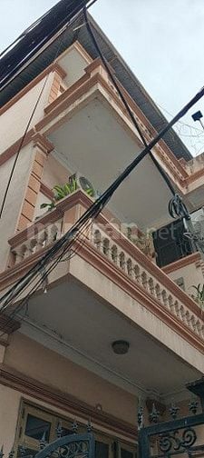 Cho thuê dài hạn nhà ở 3 tầng cũ 6 phòng: khách, bếp, 3phòng ngủ, 3 vs