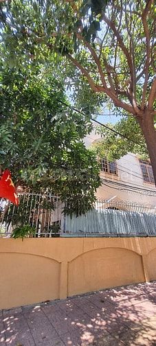 Chính chủ cho thuê nhà 1 trệt 1 lầu, hai mặt tiền