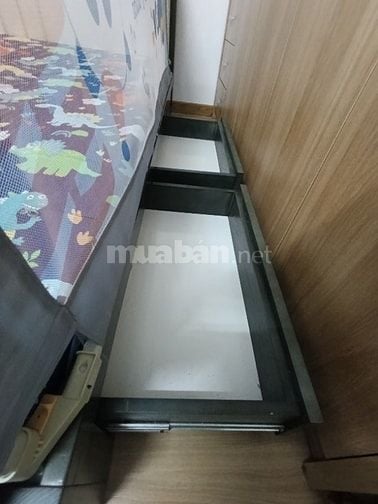Bán giường gỗ tốt 1,8m x 2m, có đệm đầu giường