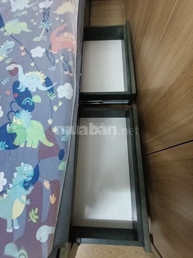 Bán giường gỗ tốt 1,8m x 2m, có đệm đầu giường
