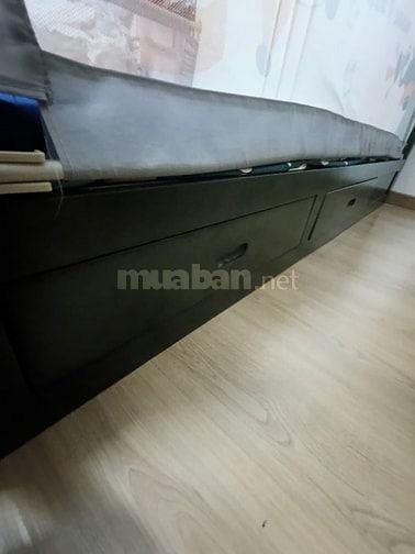 Bán giường gỗ tốt 1,8m x 2m, có đệm đầu giường