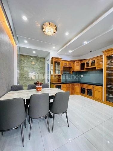 Đi nước ngoài định cư bán gấp nhà ở đường Trần Văn Khánh, phường Tân T