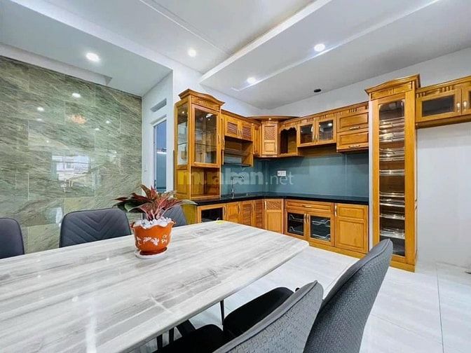 Đi nước ngoài định cư bán gấp nhà ở đường Trần Văn Khánh, phường Tân T