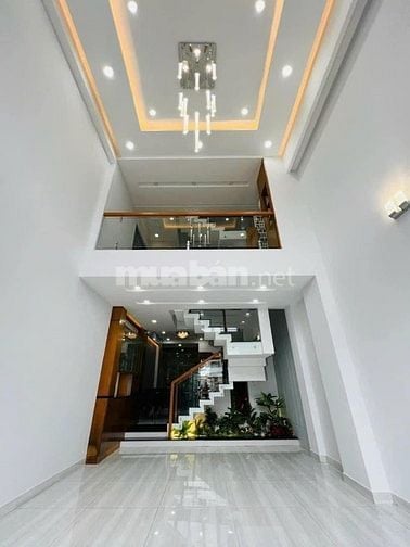 Đi nước ngoài định cư bán gấp nhà ở đường Trần Văn Khánh, phường Tân T
